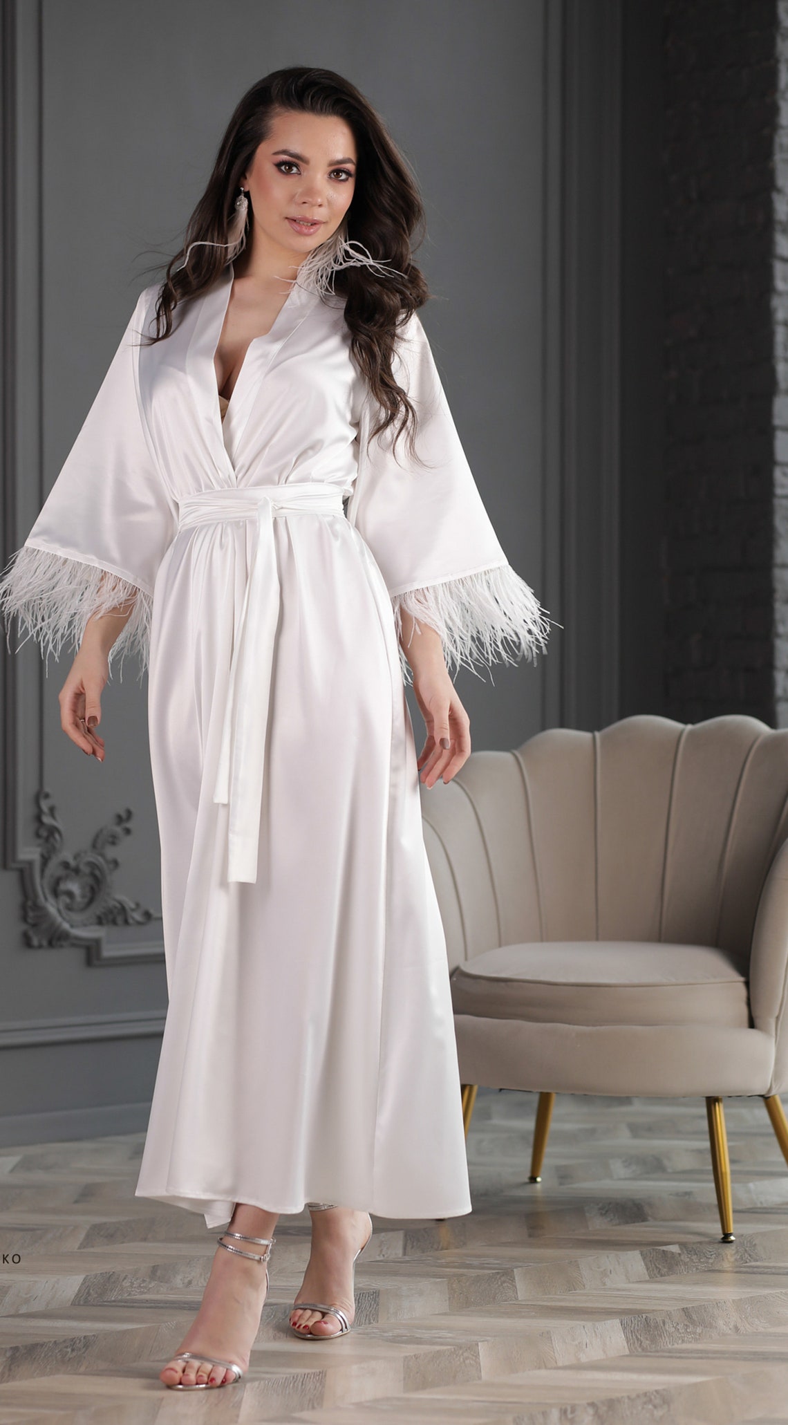 white bride robe