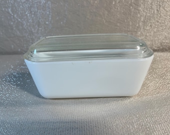 Pyrex Opal White Refrigerator Dish 502 with Lid - Mid Century Modern