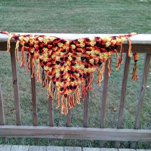 Crochet Triangle Scarf with Fringe, Crochet Triangle Shawl, Crochet Fall Scarf, Crochet Triangle Wrap, Crochet Scarf, Crochet Fall Scarf