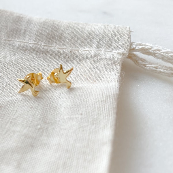 Mini bird gold stud earrings