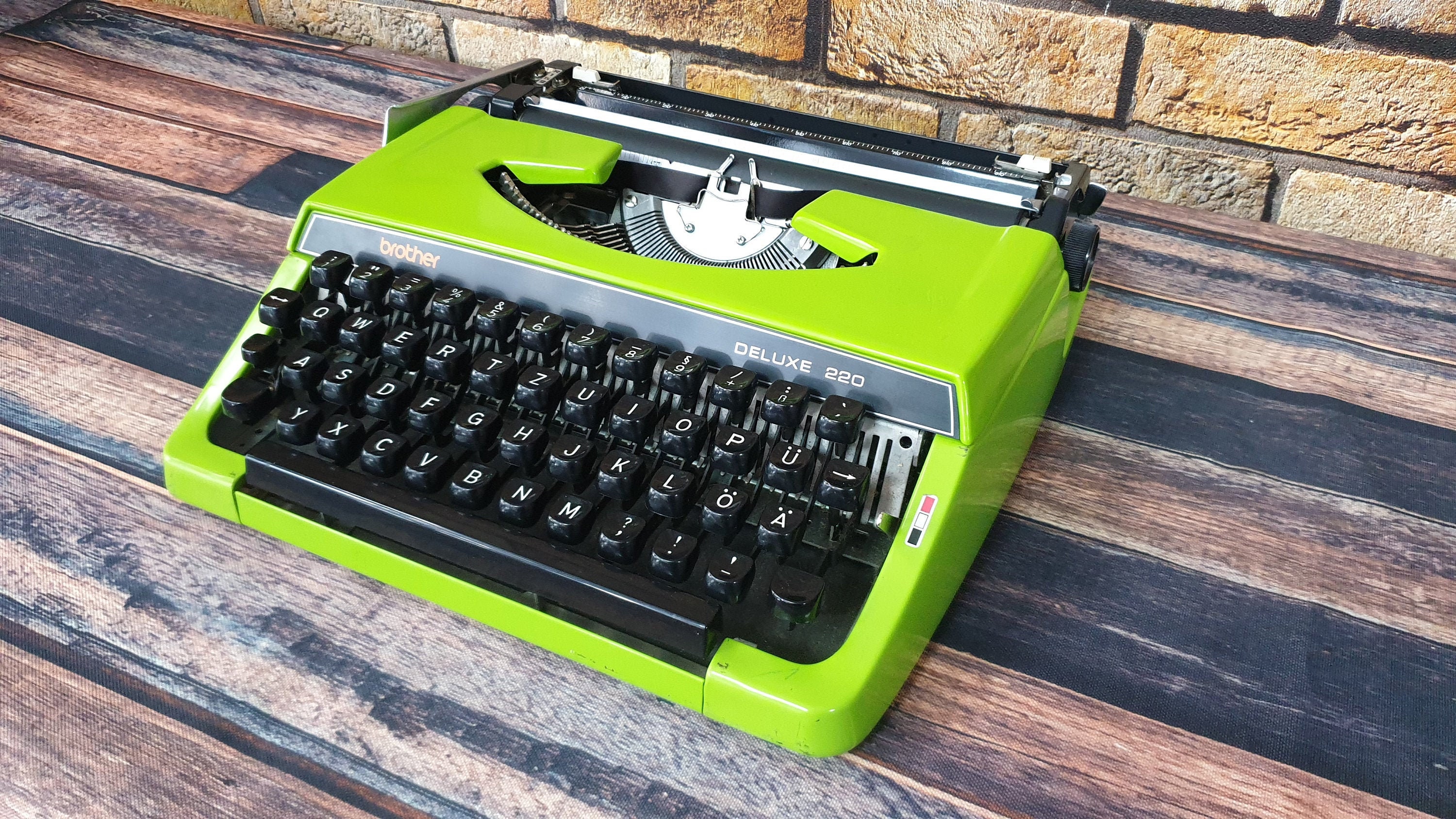Brother Deluxe 220 Vintage Typewriter Working Green Vintage Etsy