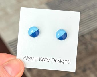 Hellblaue und marineblaue Ohrstecker | Ohrringe für den Spieltag | Schmuck zur Teamstimmung