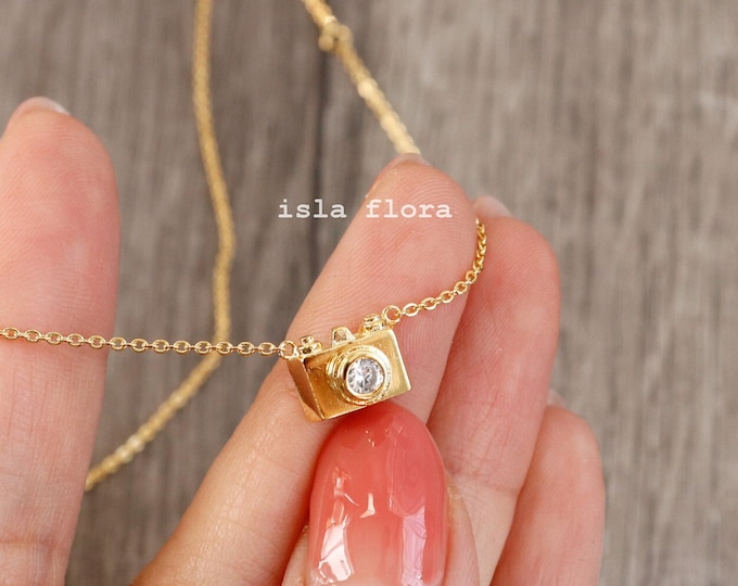 Realistic Camera Charm Necklace, Gold, Silver, Dainty Crystal Lens Photographer, Simple Minimalist Jewelry, Birthday Her Grad Gift