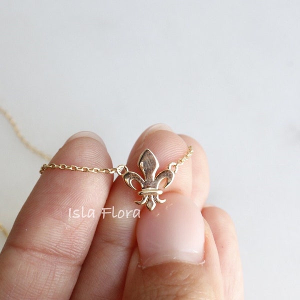 Fleur de Lis Pendant Necklace, Silver Dainty Royal Lily Jewelry, Bridesmaid, Fine Detail, High Quality 18K Gold Dipped Girlfriend Gift