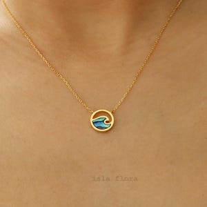 Dainty Black Shell Wave Coin Pendant Necklace, Small Gold Plated, Ocean-Inspired, Delicate, Minimalist Jewelry, bridesmaid Gift Meaning Her