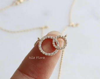 Beautiful Interlocking Double Circle Promise Pendant Necklace, Dainty Intertwined Symbol, Meaningful Jewelry, Graduation, Bridesmaid Gift