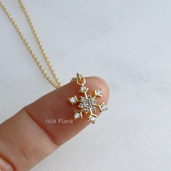 18K Gold Dipped Dainty Crystal Snowflake Pendant Necklace, Winter Wonderland Jewelry, Snow Flake Plated Chain, Minimalist, Bridesmaid Gift