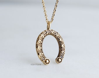 Dainty Round Horse Shoe Pendant Necklace, Gold, Silver Lucky Charm, Western, Rodeo Cowgirl, Fine Detail, Minimalist Jewelry, Layering Gift