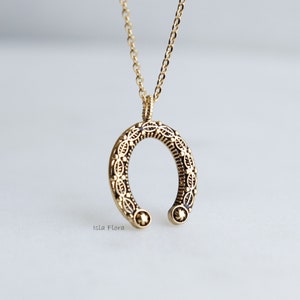 Dainty Round Horse Shoe Pendant Necklace, Gold, Silver Lucky Charm, Western, Rodeo Cowgirl, Fine Detail, Minimalist Jewelry, Layering Gift