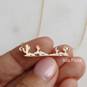 Wüsten Szene Halskette, Kaktus Umriss Vergoldete Kette, Minimalistisch, Brautjungfer Halskette, Boho Schmuck, Wüste Vibes Brautjungfer Geschenk