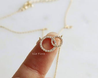 Beautiful Interlocking Double Circle Promise Pendant Necklace, Dainty Intertwined Symbol, Meaningful Jewelry, Graduation, Bridesmaid Gift