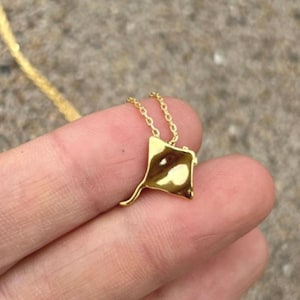Simple Stingray Charm Pendant Necklace, Aesthetic Manta, Gold, Silver Plated Dainty Minimalist, Boho Jewelry, Ocean, Seaside Bridesmaid Gift