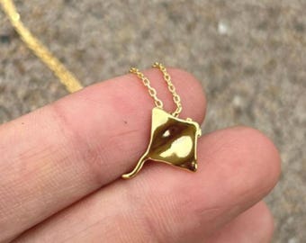 Simple Stingray Charm Pendant Necklace, Aesthetic Manta, Gold, Silver Plated Dainty Minimalist, Boho Jewelry, Ocean, Seaside Bridesmaid Gift