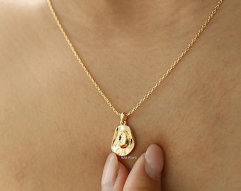 Perfect Dainty Cowgirl Hat Pendant Necklace, Western Charm, Gold Silver Rodeo Cowboy, Country, Minimalist Jewelry, Bridesmaid Her Gift