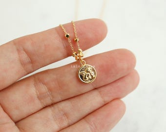 Small Daydreaming Baby Angel Cherub Coin Necklace, Retro Dainty Gold, Wings Fine Minimalist, 90's, Simple y2k Jewelry, Bestie Gift