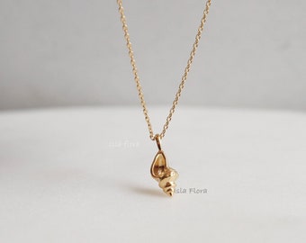 18k Gold Dipped Dainty Conch Seashell Necklace, Beach Hawaii, Mermaid Sea Lover's Shell Charm Delicate Minimalist Jewelry, bridesmaid Gift