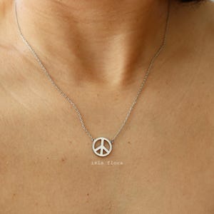 Einfache gebürstet Frieden Halskette | Gold, Silber Ästhetische Minimalist | Überzogene Kette, zierlicher Schmuck, Schichtung, Stapeln, Brautjungfer ihr Geschenk