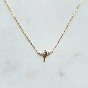 Mini Pixi Fee Halskette, Feen bringen Geschenk, süße Flügel, Kristall Zauberstab Minimalistischer Schmuck, Schichtung Halskette, Märchenbuch