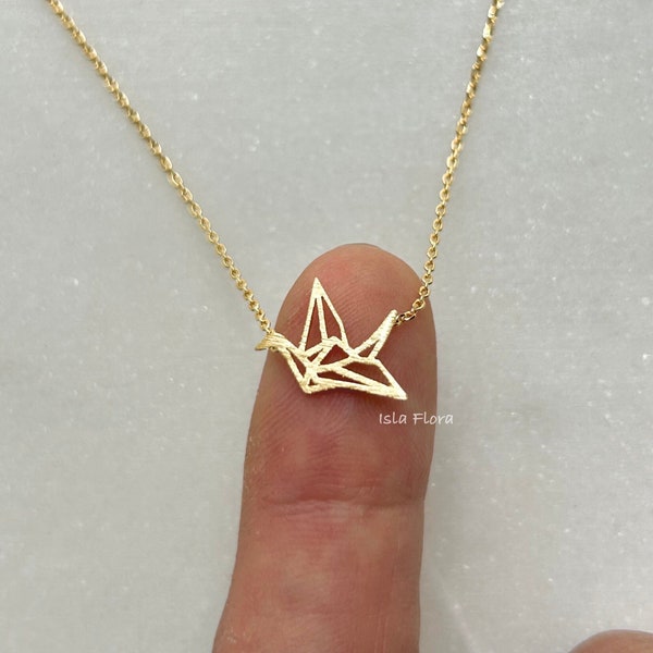 18k Gold getaucht Origami Kranich Ausschnitt Anhänger Halskette, delikater und symbolischer Schmuck, zeitloser feiner minimalistischer Schmuck, Brautjungfer Geschenk