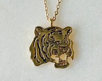 Tiger Head Charm Necklace, Roar with Style, Fine, Delicate, Minimalist Jewelry, Dainty Necklace Charm Bridesmaid Gift