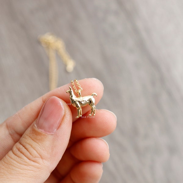 Tiny Llama Alpaca hanger ketting, volledig lichaam, 18K goud gedimd, sierlijk, realistisch, detail, minimalistische sieraden, gelaagdheid Bestie vakantie cadeau