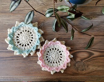 PATTERN! | Happy Dahlia Coaster | Crochet Coaster Pattern | DIY Crochet | Flower Coaster | Beginner Crochet Pattern | Minnelind Kreations