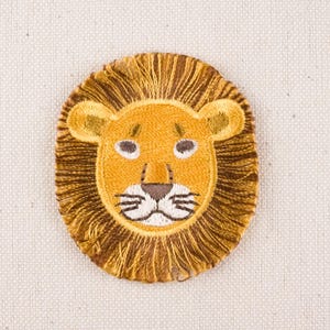 ライオンのふわふわのたてがみアイロン接着パッチ刺繍装飾アップリケDIY刺繍バッジ動物ステッカーエンブレム日本バッグジャケット用浜中