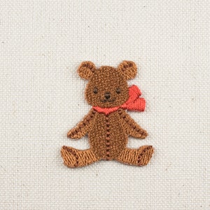 Orsetto di peluche termoadesivo toppa ricamo applicazione decorativa distintivo ricamato emblema per borsa giacca adesivo animale Hara Komono