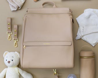 Windel-Rucksack aus veganem Leder: 15 Taschen, USB-Anschluss und inklusive Zubehör