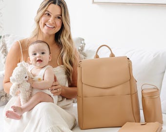Mochila grande de cuero para pañales: bolso convertible para portátil con accesorios a juego