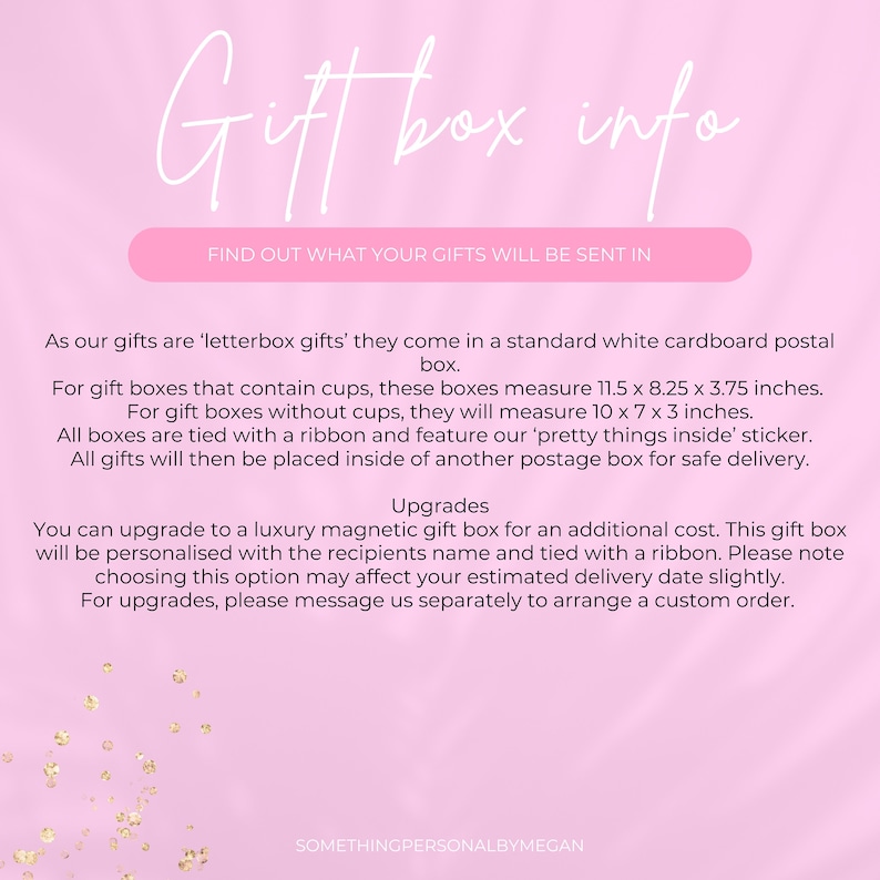 Pu&ograve; includere: Un grafico informativo rosa intitolato Gift box info. Specifica che i regali arrivano in scatole di cartone bianco che misurano 29,2 x 21 x 9,5 cm o 25,4 x 17,8 x 7,6 cm, legate con un nastro e un adesivo. Menziona anche scatole regalo magnetiche di lusso.