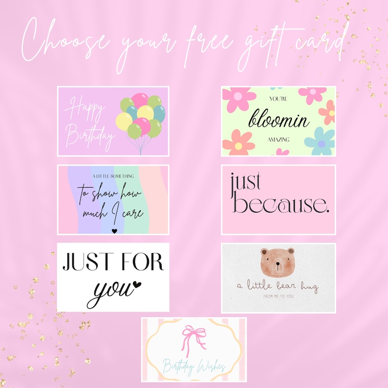 Pu&ograve; includere: Sette carte regalo rettangolari con vari disegni e testi, tra cui Happy Birthday con palloncini, bloomin amazing con fiori, To show how much I care, just because, JUST FOR YOU, a little bear hug e Birthday Wishes con un fiocco rosa.