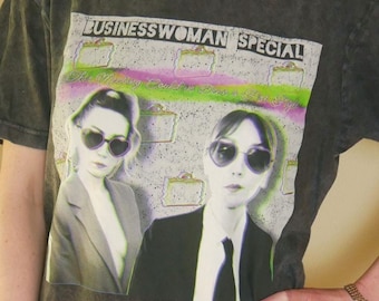 ビジネスウーマン特集「この会議は殴り合いになりかねなかった」アルバムカバー ヴィンテージバンドTシャツ