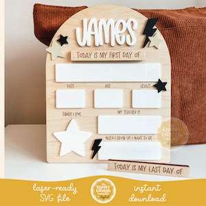 Primer día de escuela signo SVG, junta escolar SVG, archivo láser de signo de regreso a la escuela, archivo láser de signo de escuela del primer y último día, uso comercial