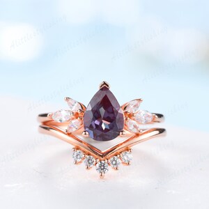 Pear Shape Alexandrite Ring Set, Vintage Alexandrite Engagement Ring Set, Art Deco Marquise Moissanite Ring, Curve V Band, Woman Bridal Set