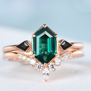 Rose Gold Emerald Ring Hexagon Cut Green Gemstone Engagement Ring Set Kite Cut Black Onyx Ring Promise Ring For Her Bridal Wedding Ring Set