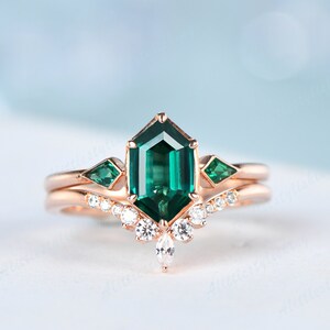 Emerald Engagement Ring Yellow Gold Unique Moissanite Cluster Vintage Ring Art Deco Jewelry Gemstone Emerald Promise Ring Anniversary Gift