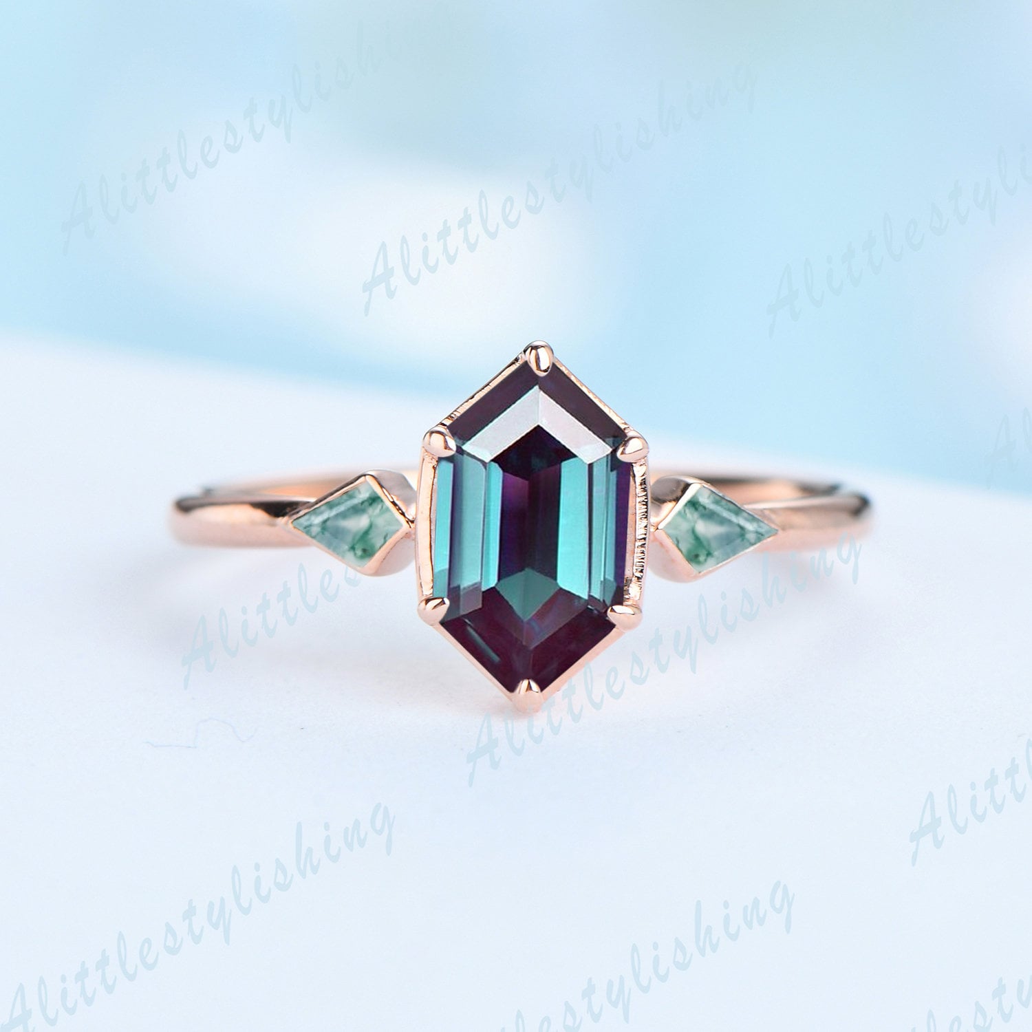 ユニークなヴィンテージアレキサンドライトエンゲージリング