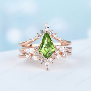 14k Roségold antiker viktorianischer Peridot minimalist Verlobungsring Set, Zarte & einzigartige Peridot Versprechensring für sie, Jubiläumsgeschenk Ring