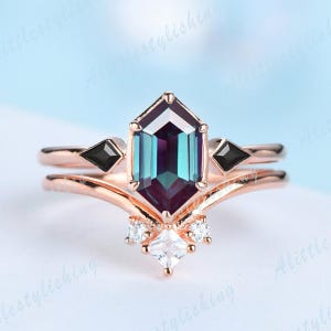 Unique Color Changing Alexandrite Engagement Ring Set Kite Shaped Black Onyx Ring Vintage Anniversary Gift For Her Promise Ring Bridal Set