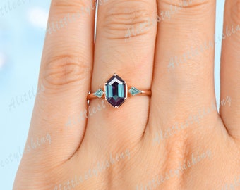 ユニークなヴィンテージアレキサンドライトエンゲージリング