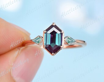 ユニークなヴィンテージアレキサンドライトエンゲージリング