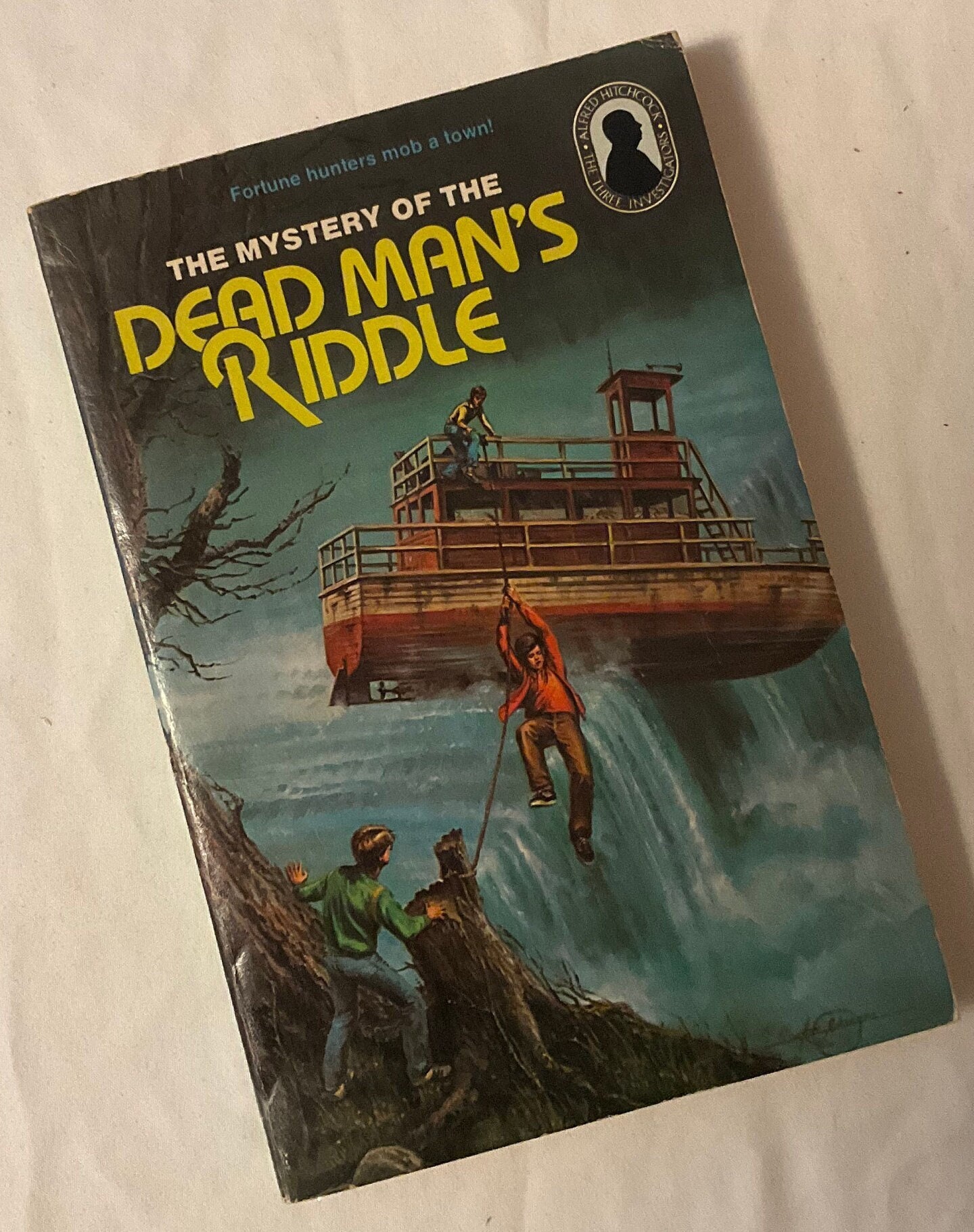 Alfred Hitchcock and the Three Investigators 22 silhouette Cover the ...