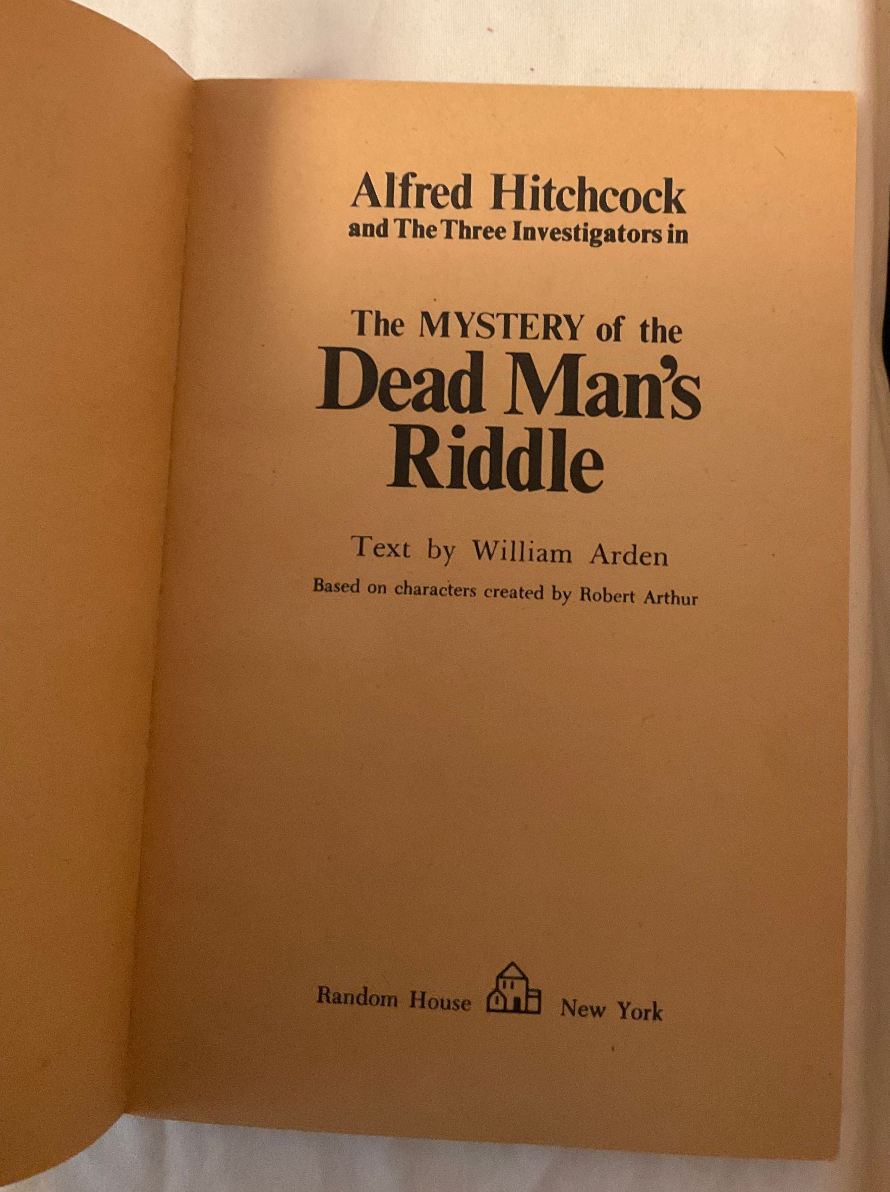 Alfred Hitchcock and the Three Investigators 22 silhouette Cover the ...