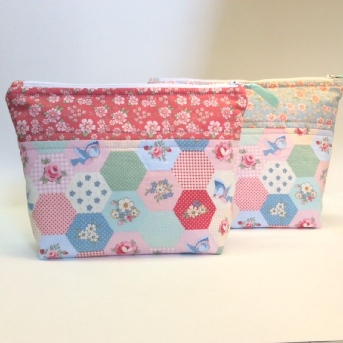 Quilted Zipper Cosmetic Bag Hexie Print Travel Bag Red Etsy