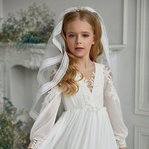 Robe de communion unique pour fille avec un voile