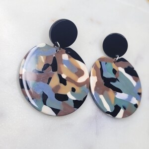 Multicolor Confetti Resin Circle Geo Dangle Circle Earrings