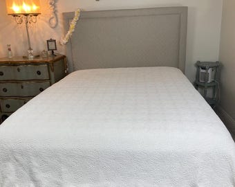 Matelasse' Queen bedspread from Peacock Alley " Vienna " medallion /Damask French Country