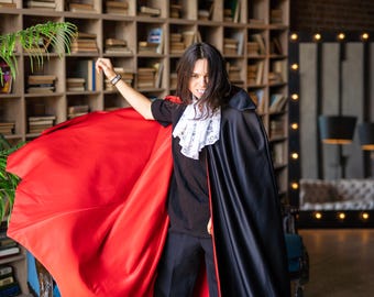 Dracula cape met staande kraag - vampier - tovenaar rood-zwart - one