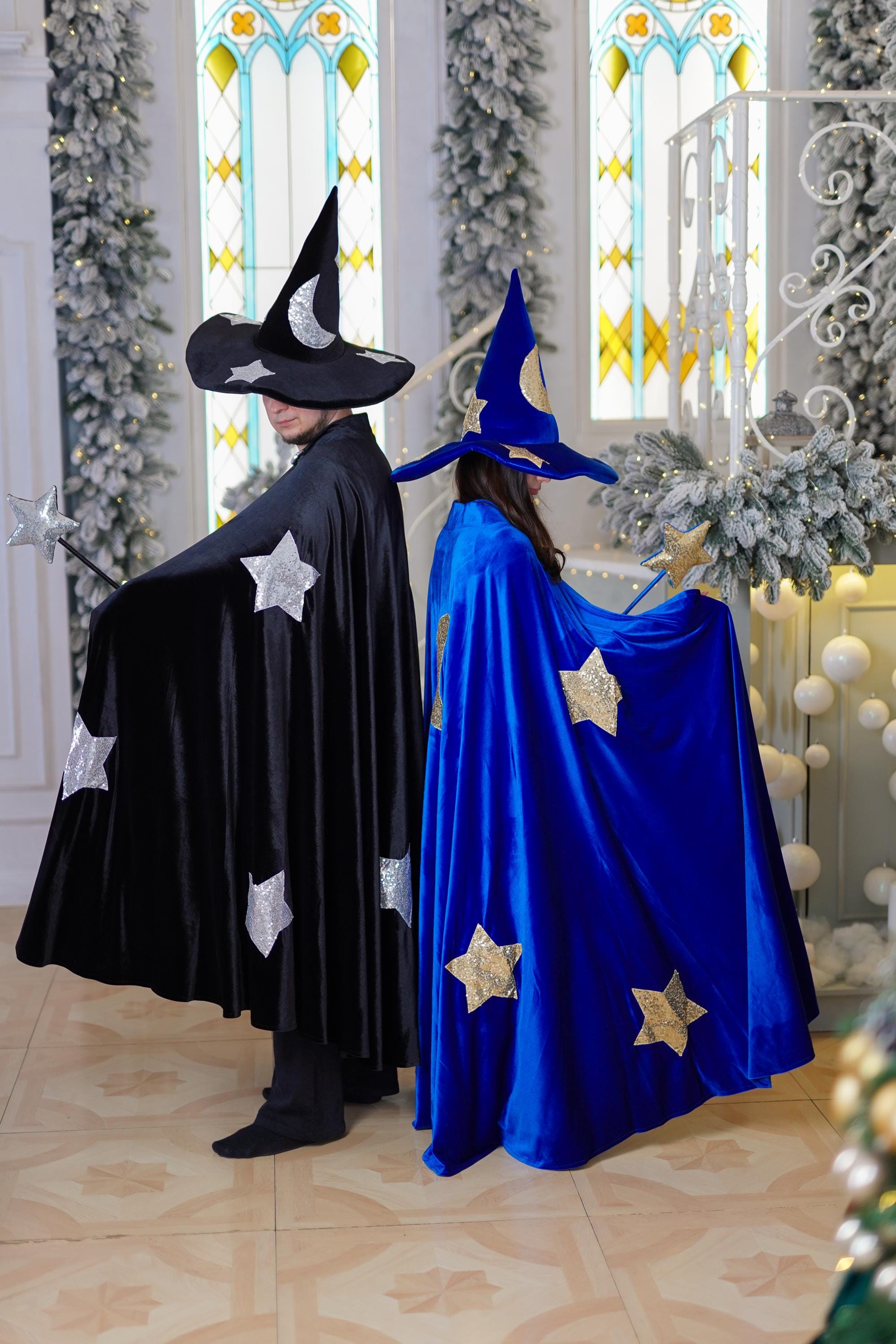 Set Costume Da Mago Per Adulti 5 Pezzi Con Mantello Nero Cappuccio, Bacchetta, Sciarpa, Cravatta E Occhiali – Travestimento Halloween E Cosplay Uomo Donna
